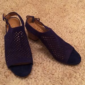 Size 8.5 women’s Franco Sarto shoes. Royal blue